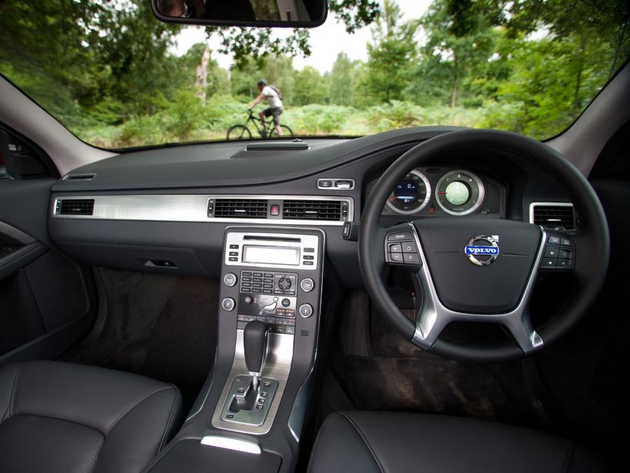  Volvo V70 D5 2010 года  (UK) (фото 4 из 12)